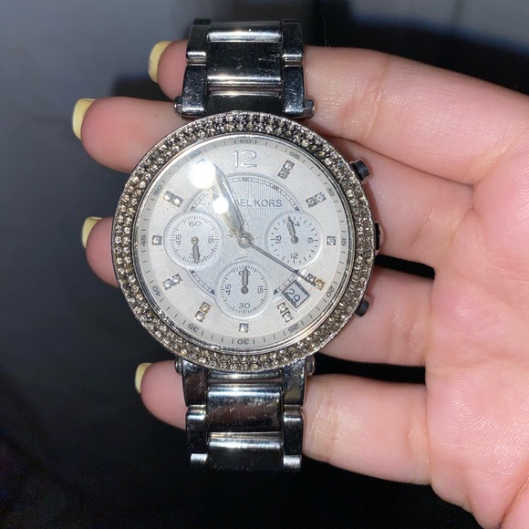 Silver Michael Kors watch - Picture 1 of 3
